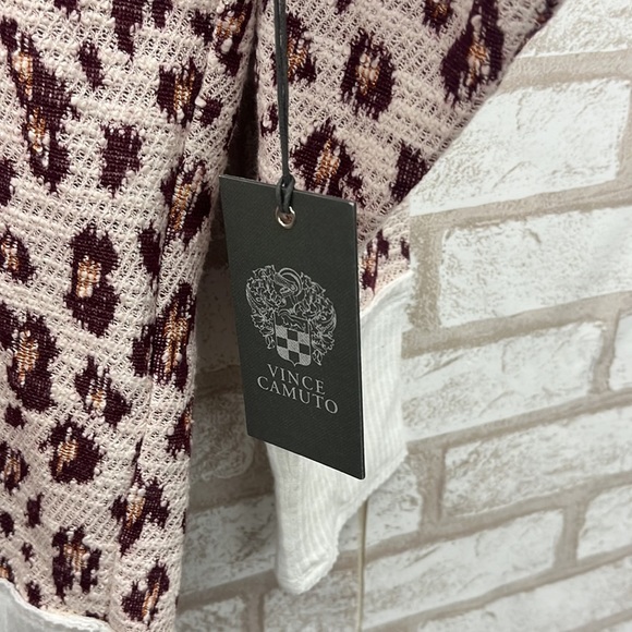NEW Vince Camuto VNeck Leopard Print Sweater XS - Picture 4 of 6